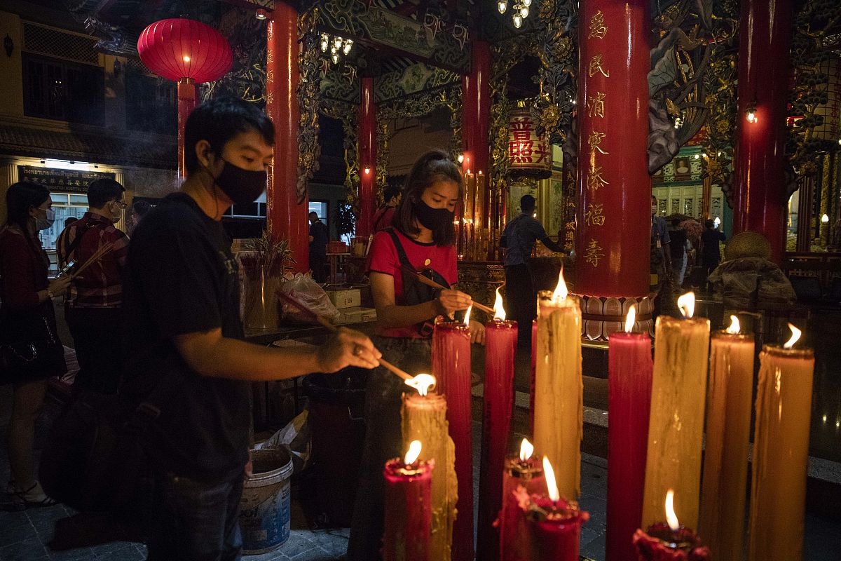 年轻人不上课不上进只上香每到祈福旺季都会被电子祷告刷屏