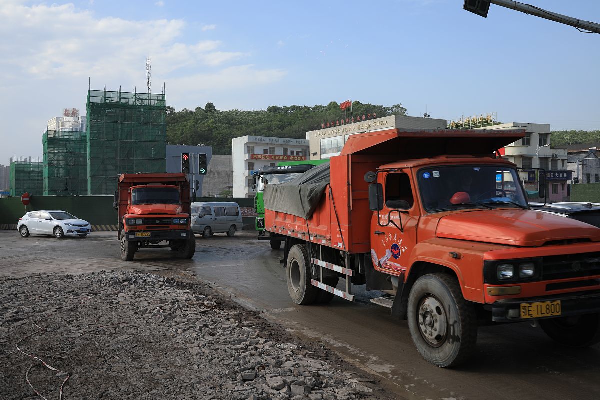 土方场外26方车31公里是多少钱