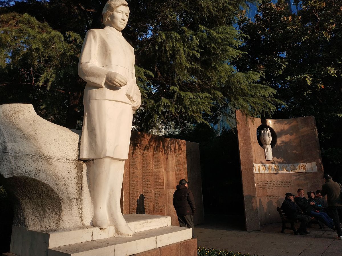 师范生师德修养：爱岗敬业、诚实守信、尊师重教、严于律己、服务社会