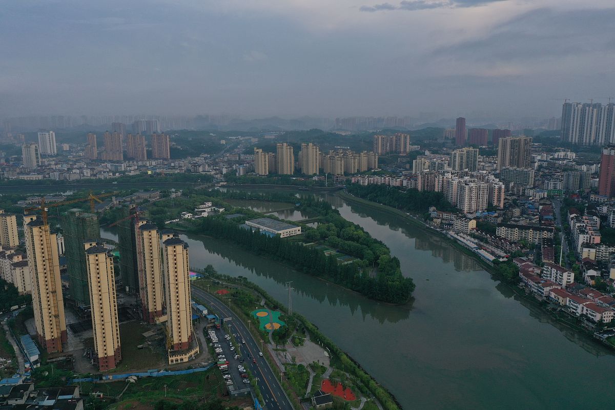 2021年 5月15日, 湖北省宜昌市夷陵区黄柏河流域15公里岸线治理成景观