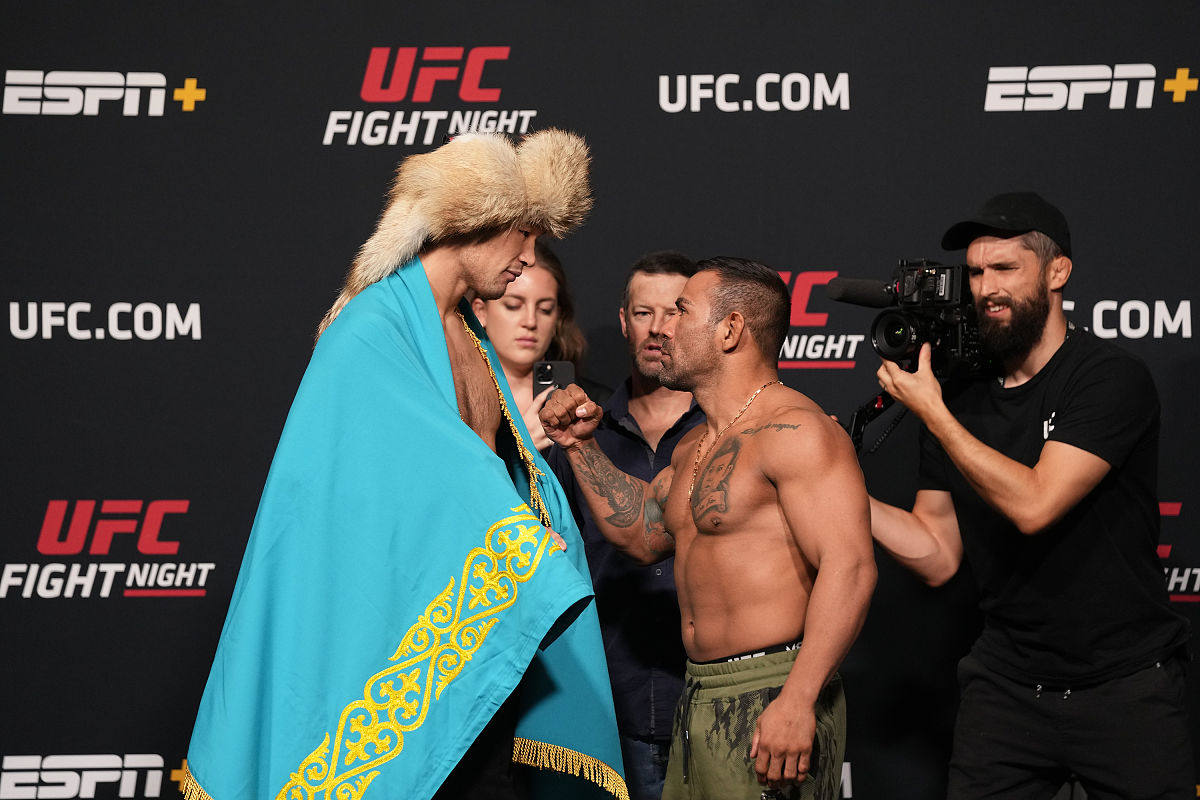 WWE RAW 1542期：塞斯·罗林斯击败鲍比·拉什利 详细战况解析