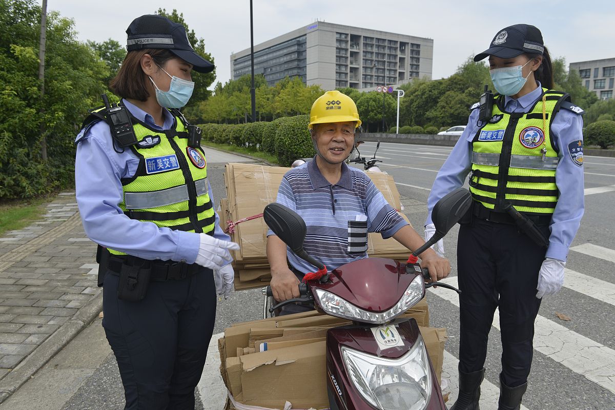 佛山电动摩托车执法难题：人员不足与效率瓶颈