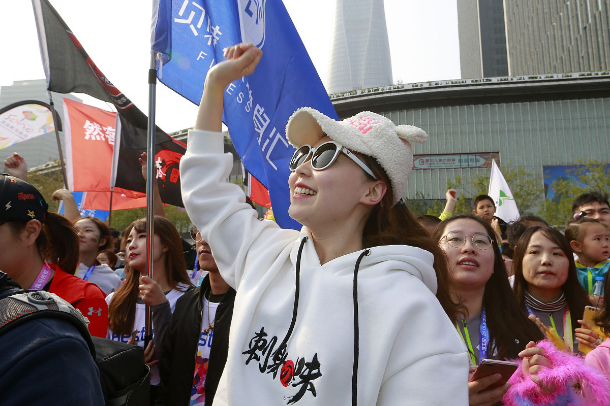 女外国语学院大三学生志愿服务经历丰富有一定的志愿服务经验乐于奉献热情大方写一篇马拉松志愿者申报表自我介绍600字