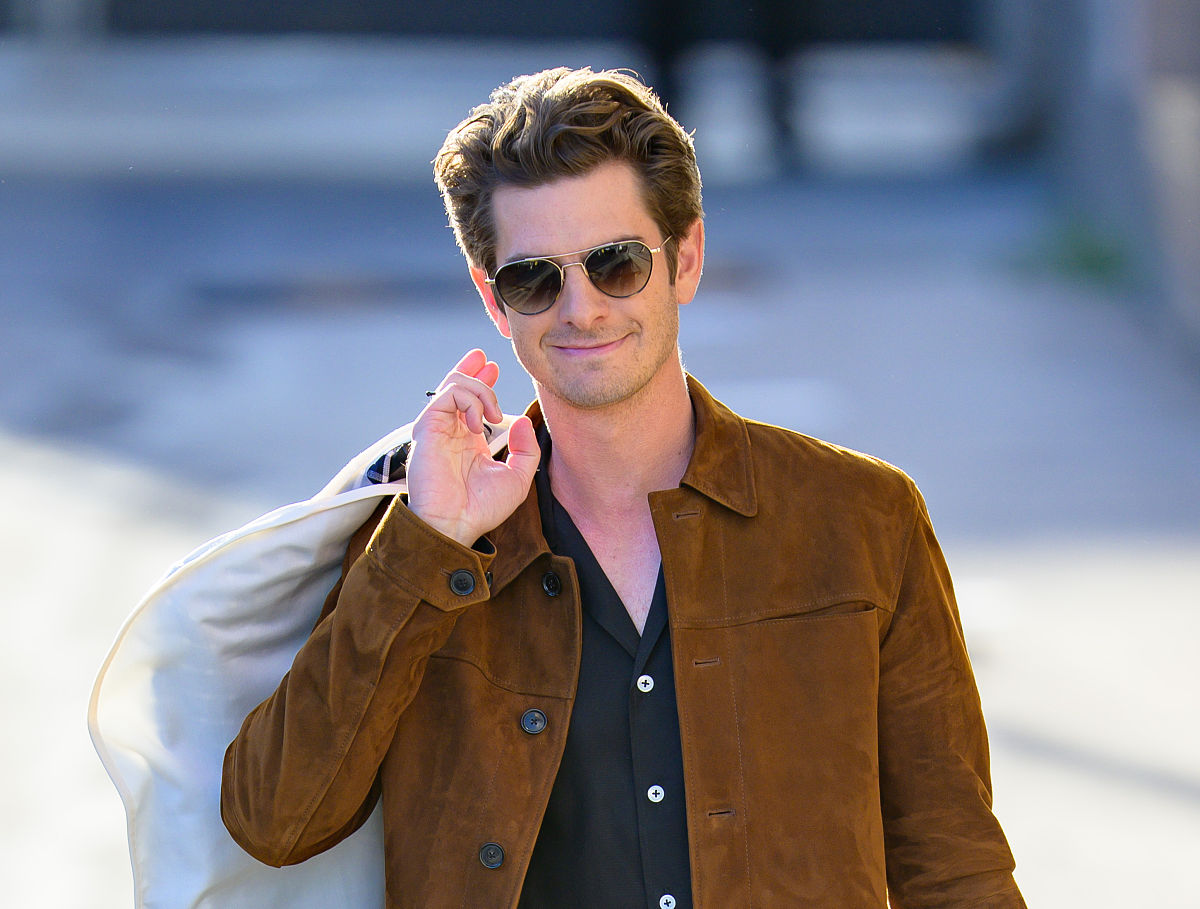 加菲尔德(andrew garfield)抵达好莱坞的 el capitan <strong>娱乐</strong>中心,参加