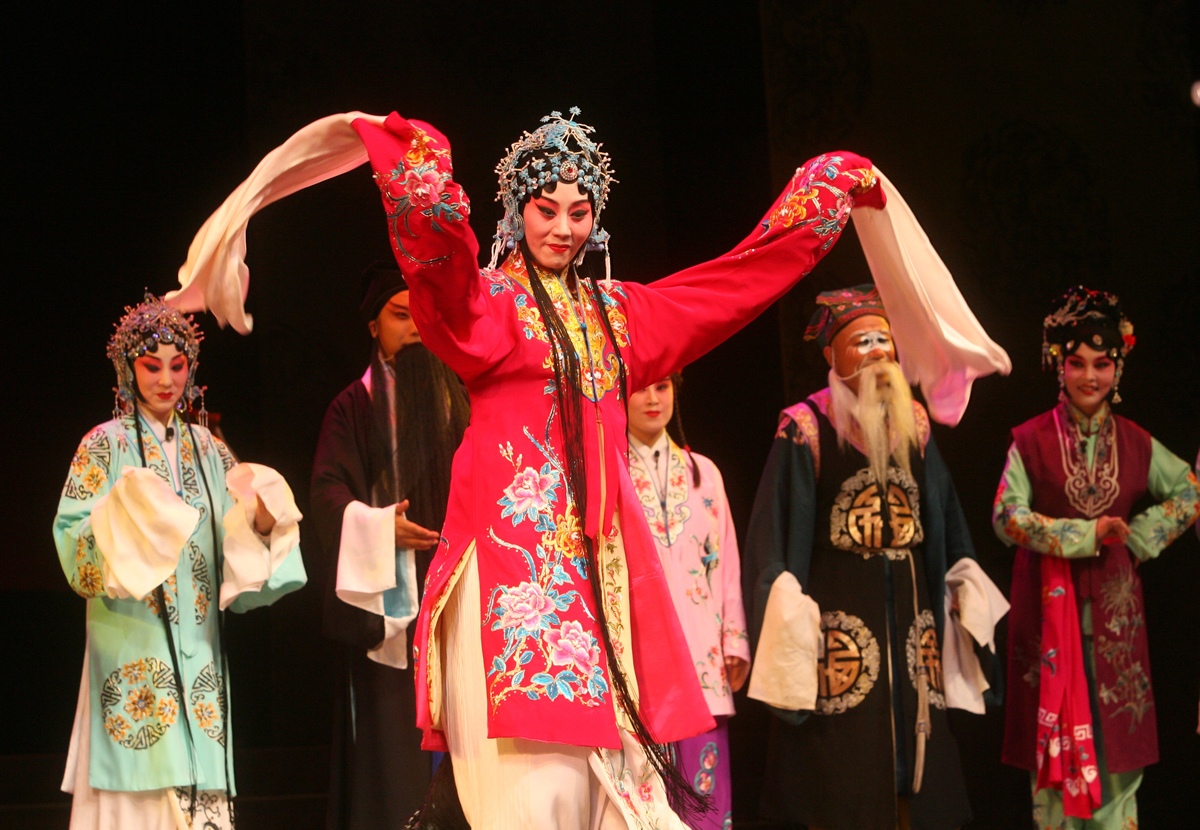 2010年9月2日,陕西西安,苏凤丽主演的秦腔《锁麟囊》