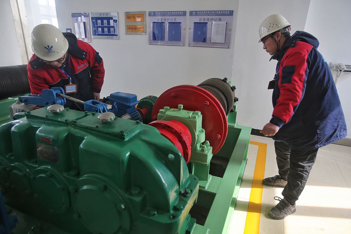 论文题目是热轧送卷车行走减速器要求6000字有目录详细内容引言、文献综述、研究方法和结果、结论、参考文献等有论证等系统化论文