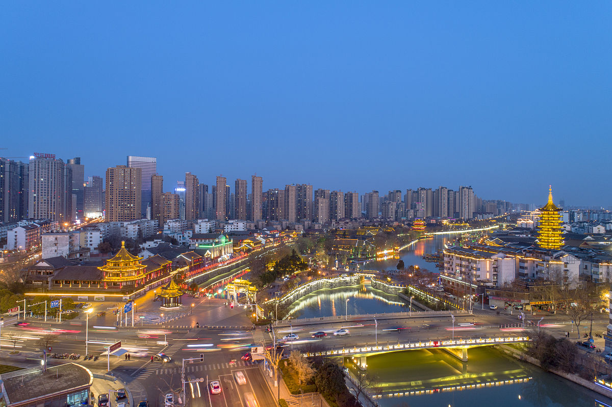 2021年2月17日,江苏淮安,航拍里运河畔夜色.春节期间,淮安市里运河文