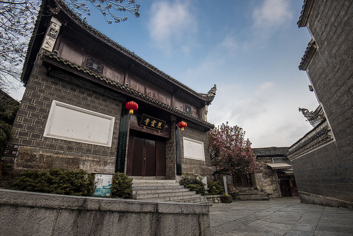 贵阳中考300分能读的航空学校推荐