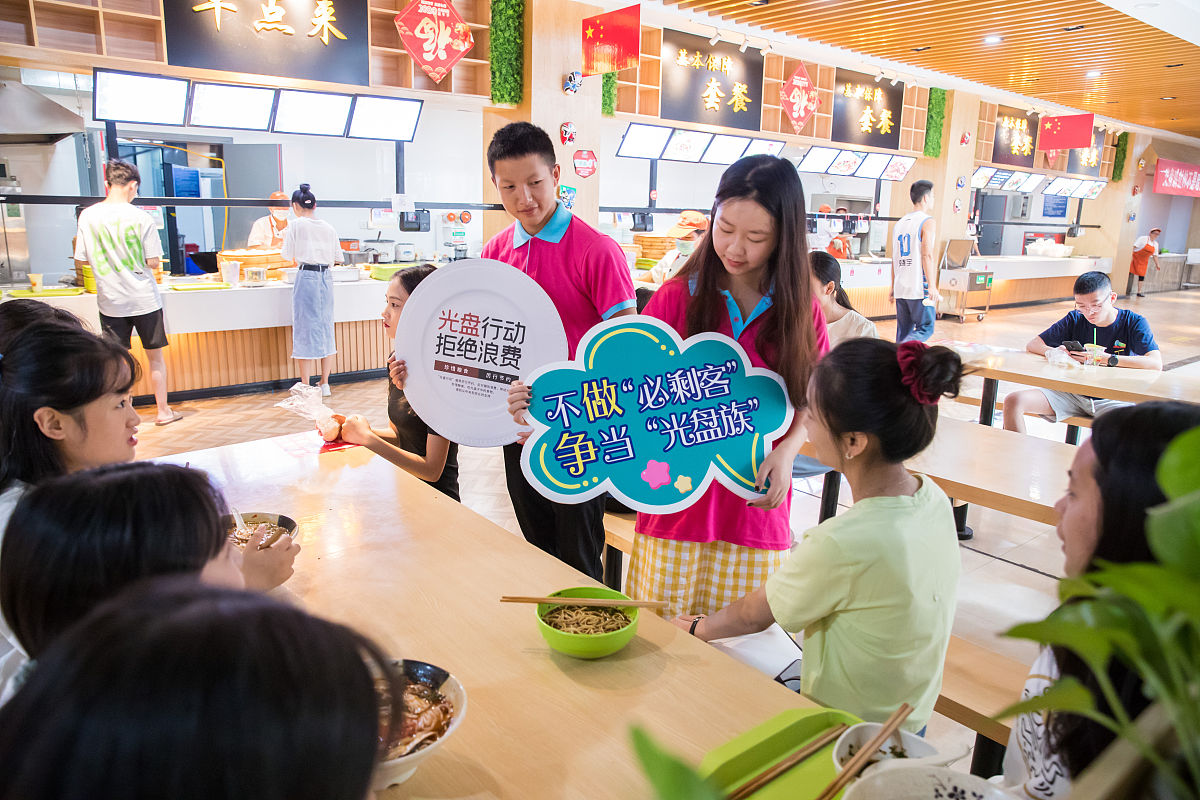 重庆卫校2022年学费多少钱？- 附最新收费标准！