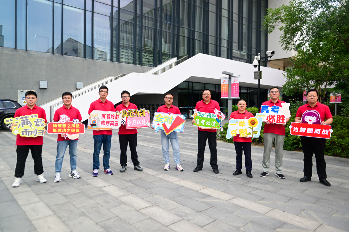 国际学校暖冬活动：传递温暖，共度寒冬