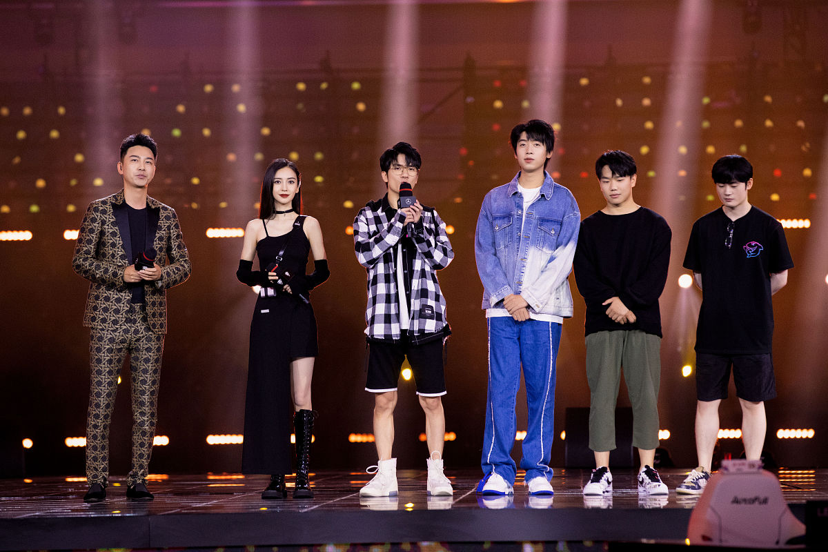 小小总裁手游更新：全新副本、英雄角色及优化内容