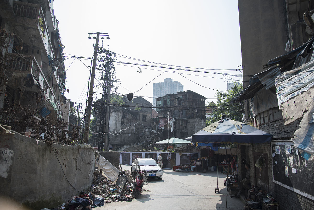 九龙城寨的传奇：世界上还有类似的“混乱之地”吗？