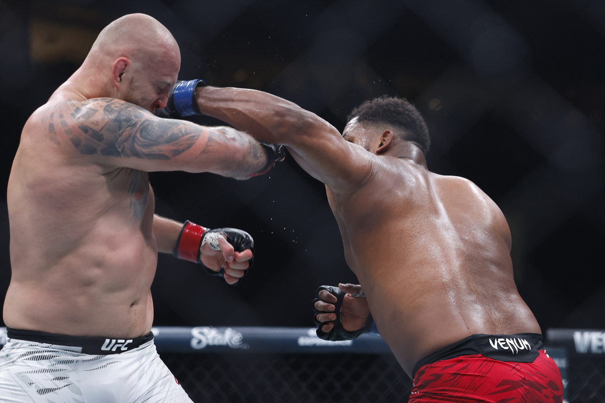 UFC 294: 卡马鲁·乌斯曼 vs 哈姆扎·奇马耶夫 - 终极冠军争夺战