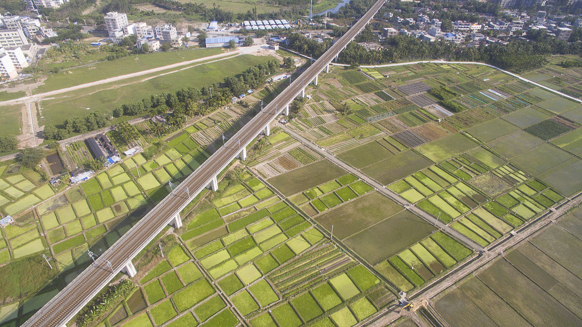 写一首关于海南的申论诗