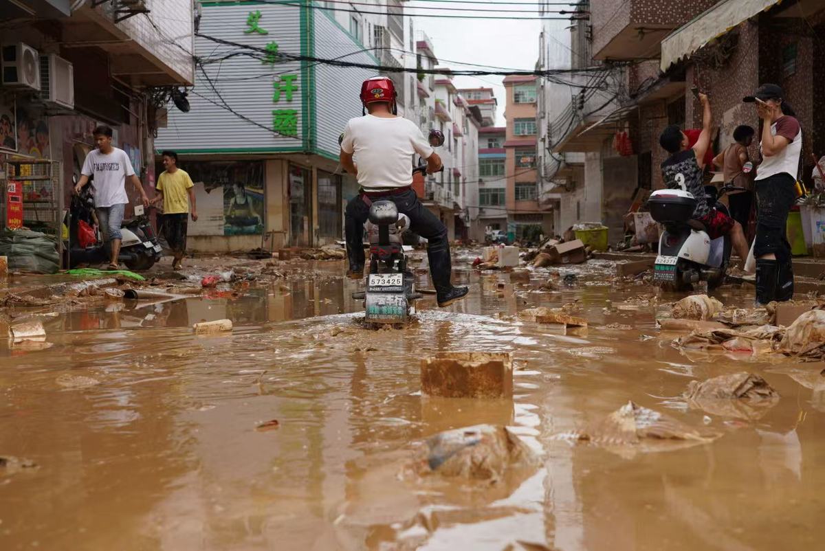 洪水灾害：破坏性影响及防治措施