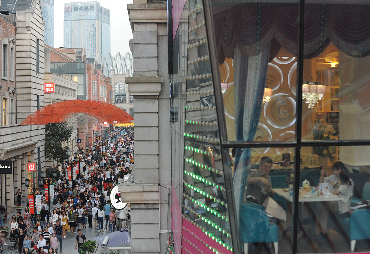 南京春江路出发，地铁路线攻略：探秘博物院，打卡小吃街