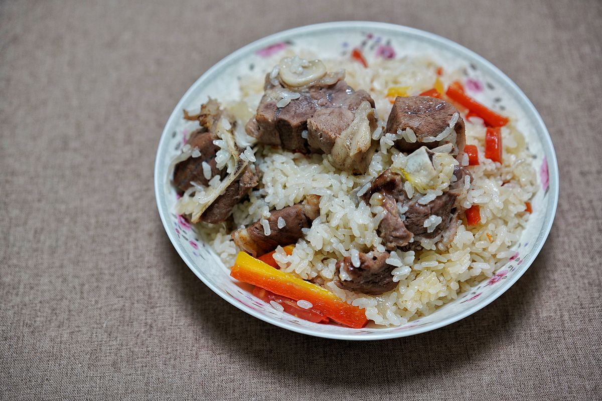 写一份牛肉碎肉新疆手抓饭外卖好评