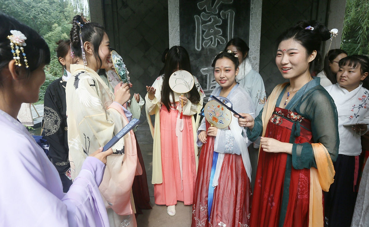 写一篇国风故事