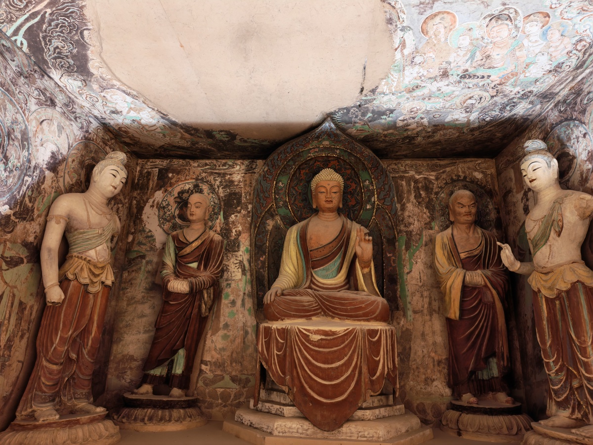 敦煌莫高窟旅游鉴赏：佛教艺术宝库与文化遗产