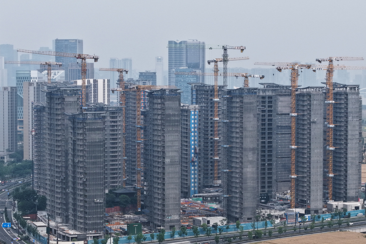 一个房地产项目位于二线城市属高端楼盘现在向给楼盘起名名字以云字为开头输出十个名字名字要特别