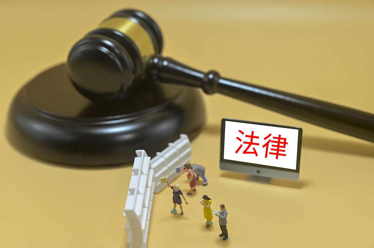 法院不公平公正怎么办一审二审再审都败诉怎么办 要求：生成一篇1500~2000字的解决办法