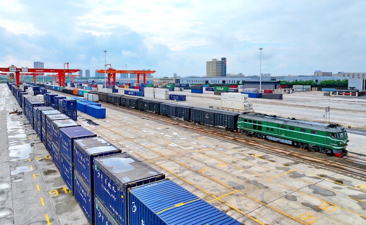 优化铁路集装箱多式联运方案,促进中国经济与全球经济一体化发展 优化铁路集装箱多式联运方案,促进中国经济与全球经济一体化发展