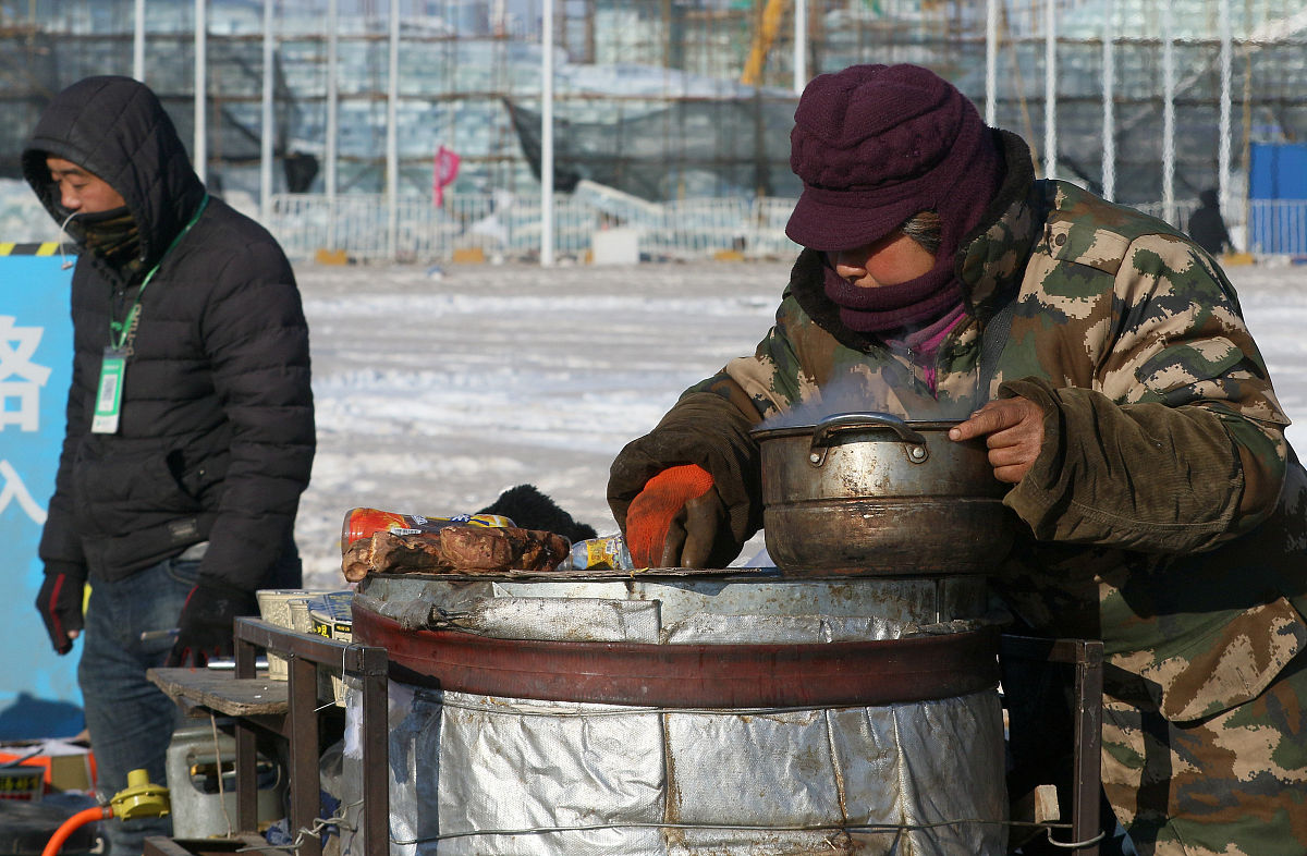 2020年12月15日,黑龙江省哈尔滨市,最低气温已经接近-30℃,冰雪大世界