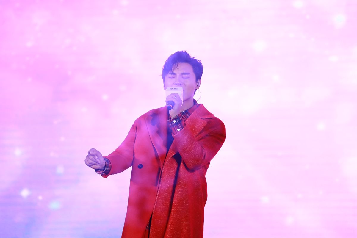 2020年12月24日,上海,明星现身ms上汽r汽车迎新演唱会 .高嘉朗
