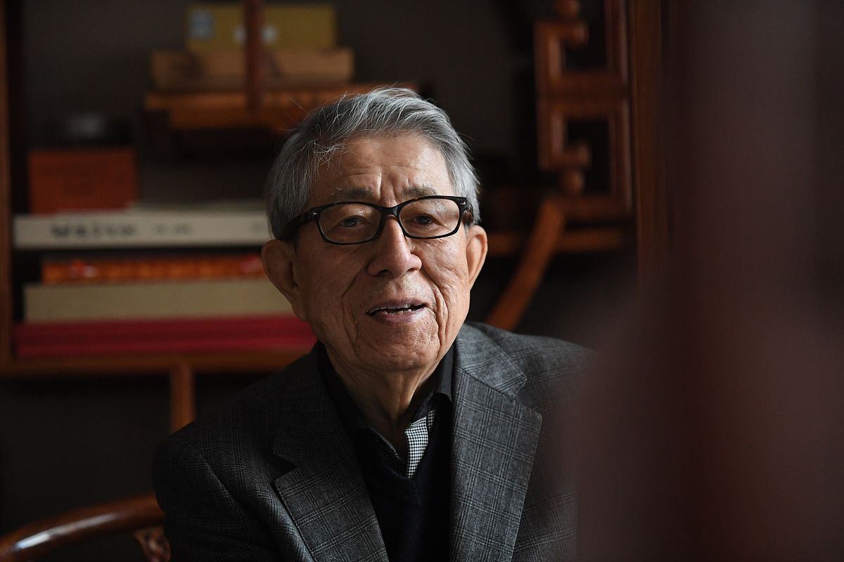 2020年12月3日,在沈阳王贺良书法工作室接受采访的书法家王贺良.