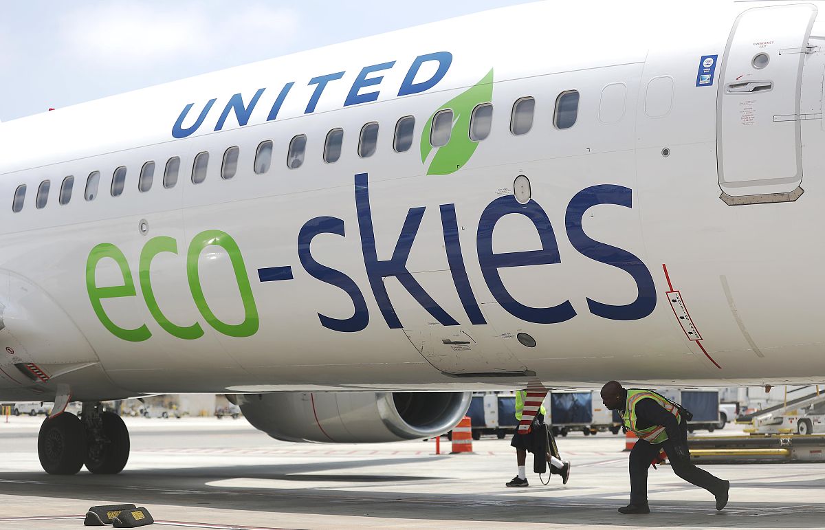 就读贵阳航空学校的初中生毕业后的就业工资是多少