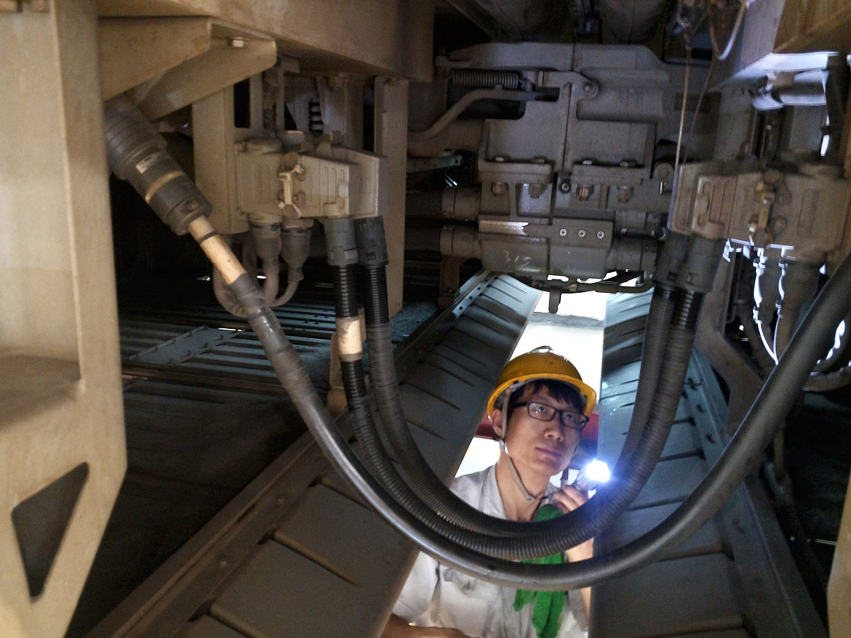 描述crh2型动车组空调系统的制热运行控制