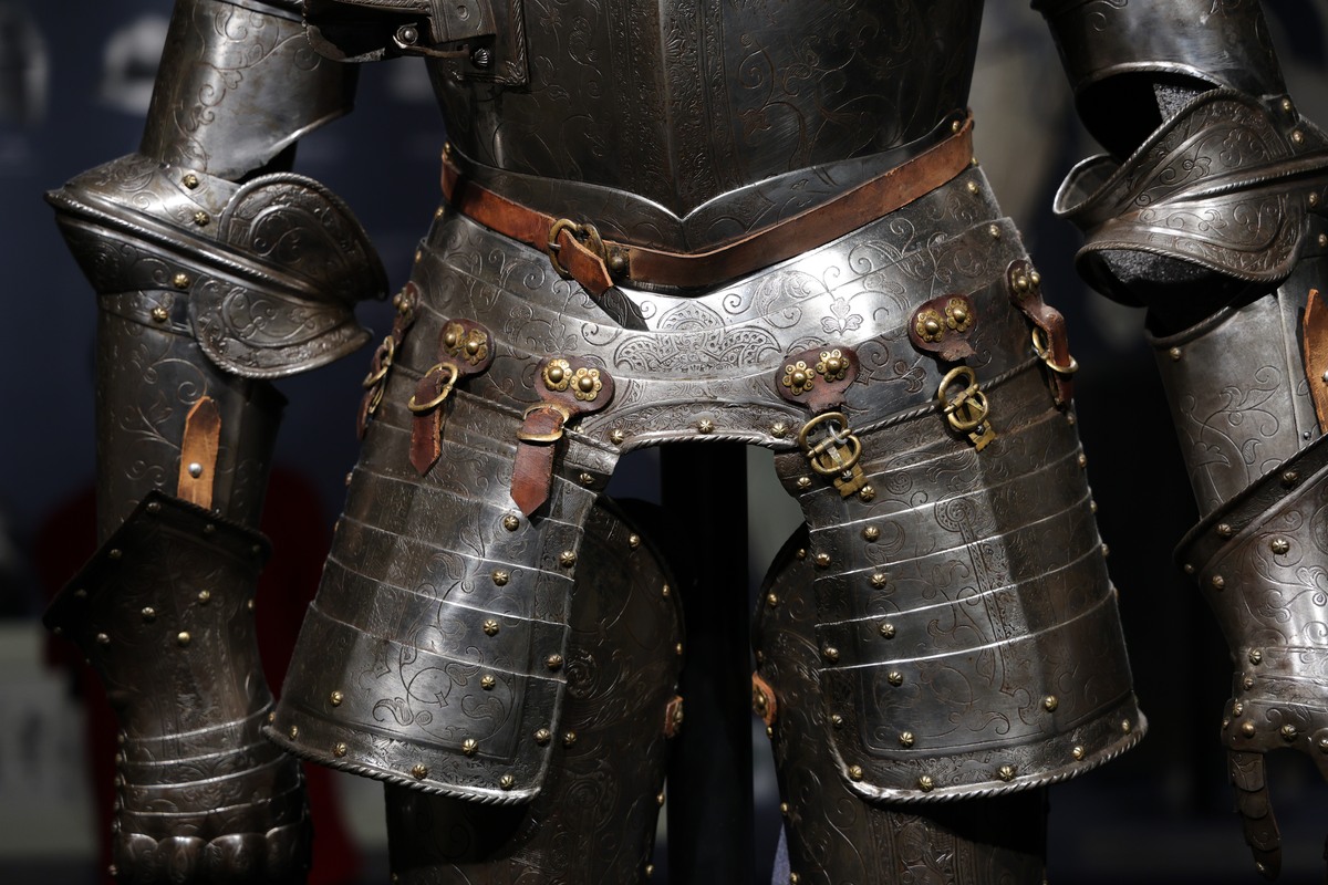 钛合金铠甲能防住战斧吗