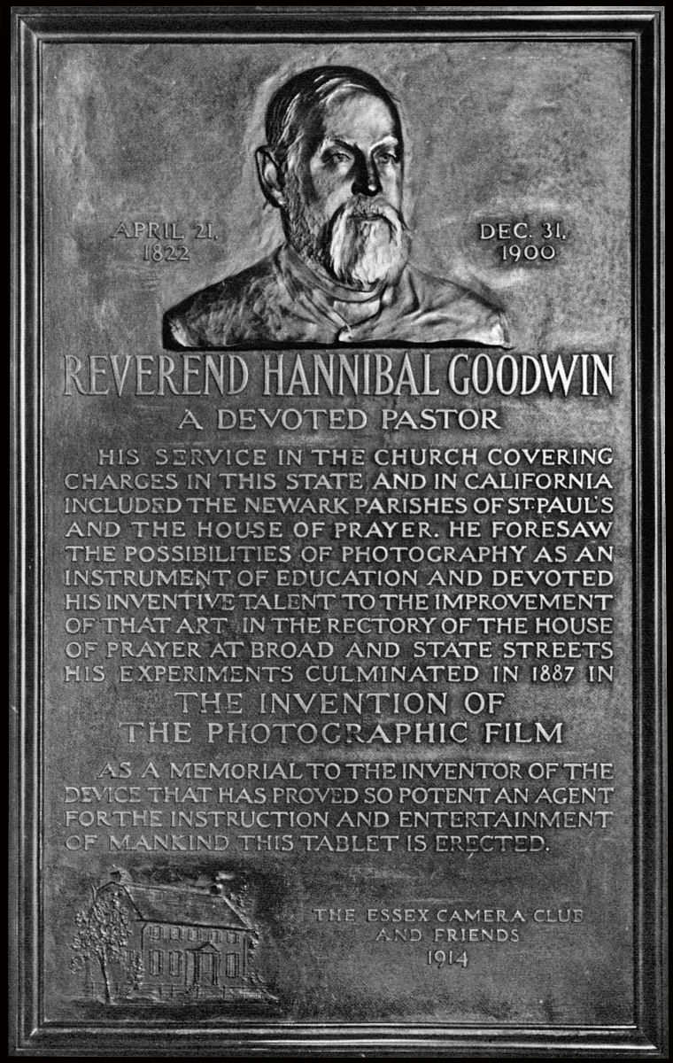 翻译下文为中文The Demon-haunted World Science as a Candle in the DarkCarl SaganThere is much that science doesnt understand many mysteries still to be resolved In a Universe tens of billions of light years a