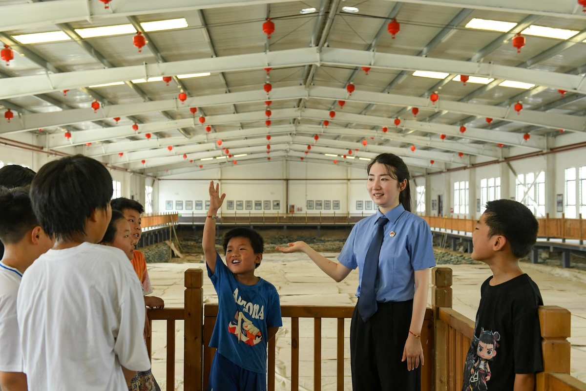 福建省女子监狱 不少于250字帮我描述