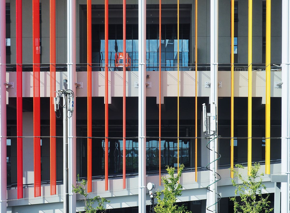 Please translate the following content to Japanese 水晶電卷閘