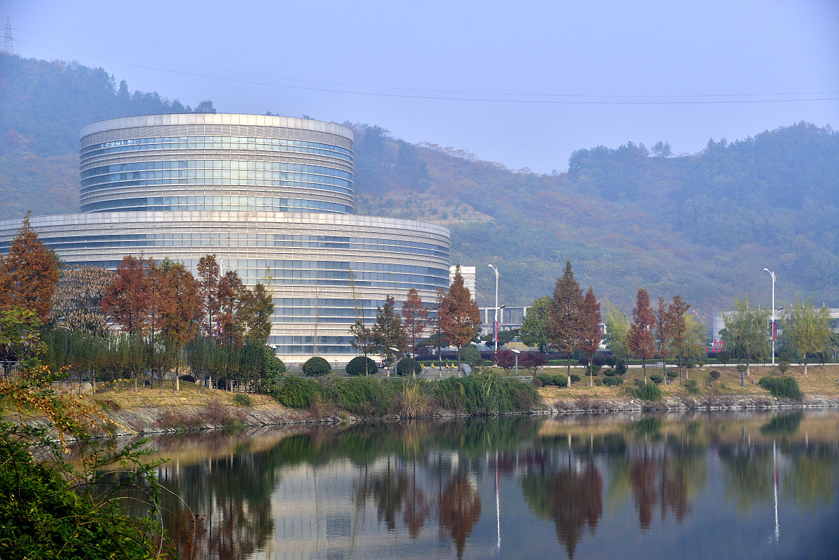 水善利万物而不争出自《庄子》吗？