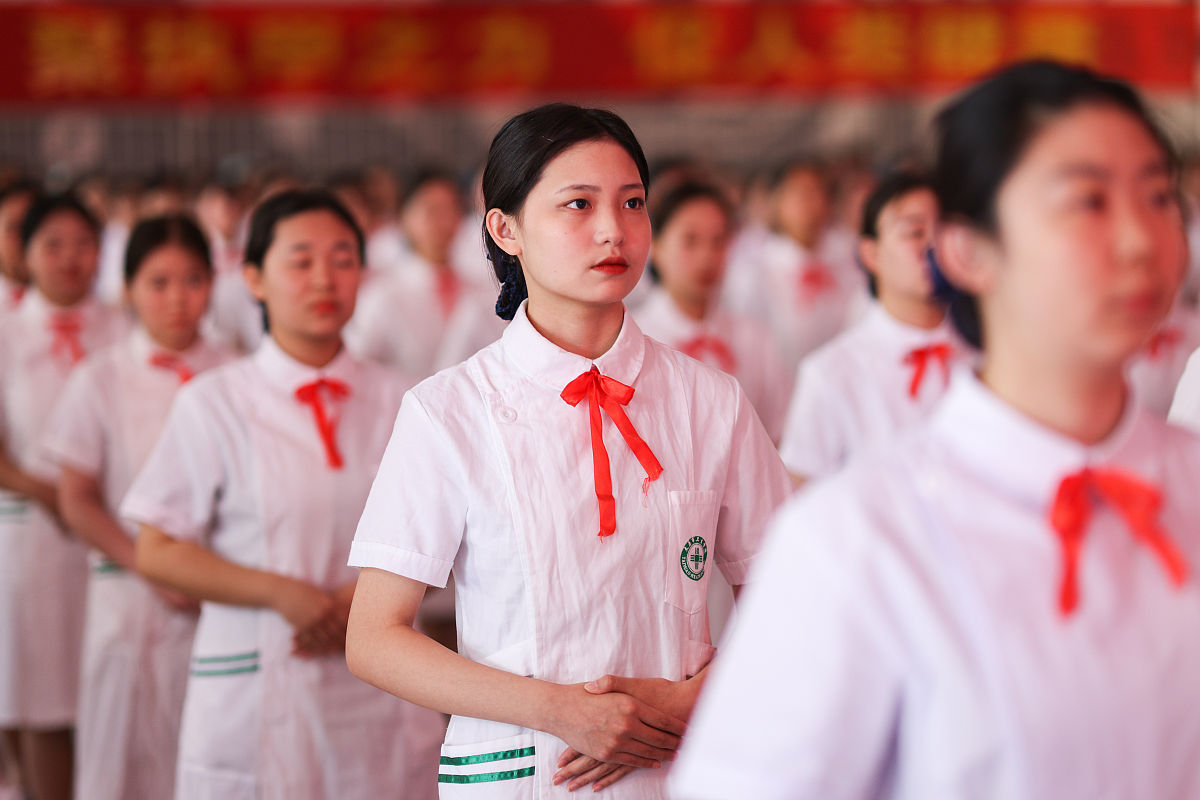 成都护理专业学校就业前景分析：机遇与挑战并存