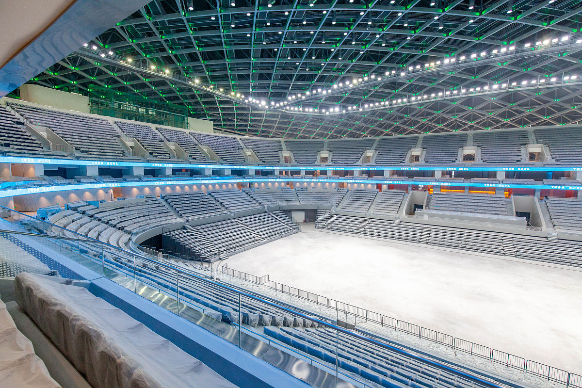 开学初体育部做了很多工作主要有指定开学须知、教师培训、制定教学文件、收集资料、安全检查、场地安排等工作。请对这句话进行润色500字