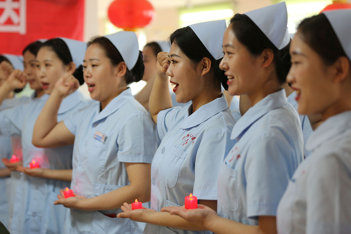 江苏女生上卫校学什么专业好？热门专业推荐及就业前景