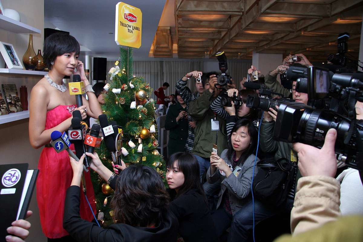 2008年12月12日,上海,徐静蕾出席代言活动.+++_+++徐静蕾,