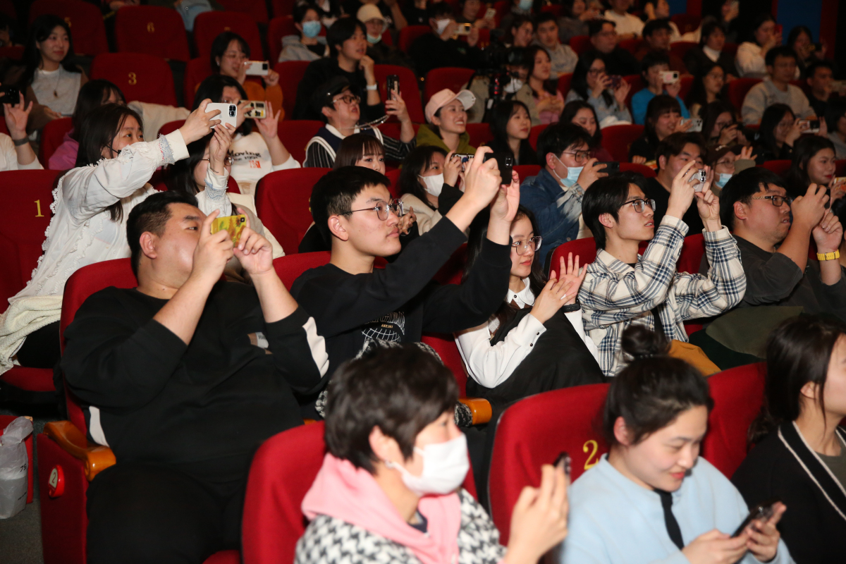 五一狂欢潮！演唱会背后的文化狂欢与社会镜像