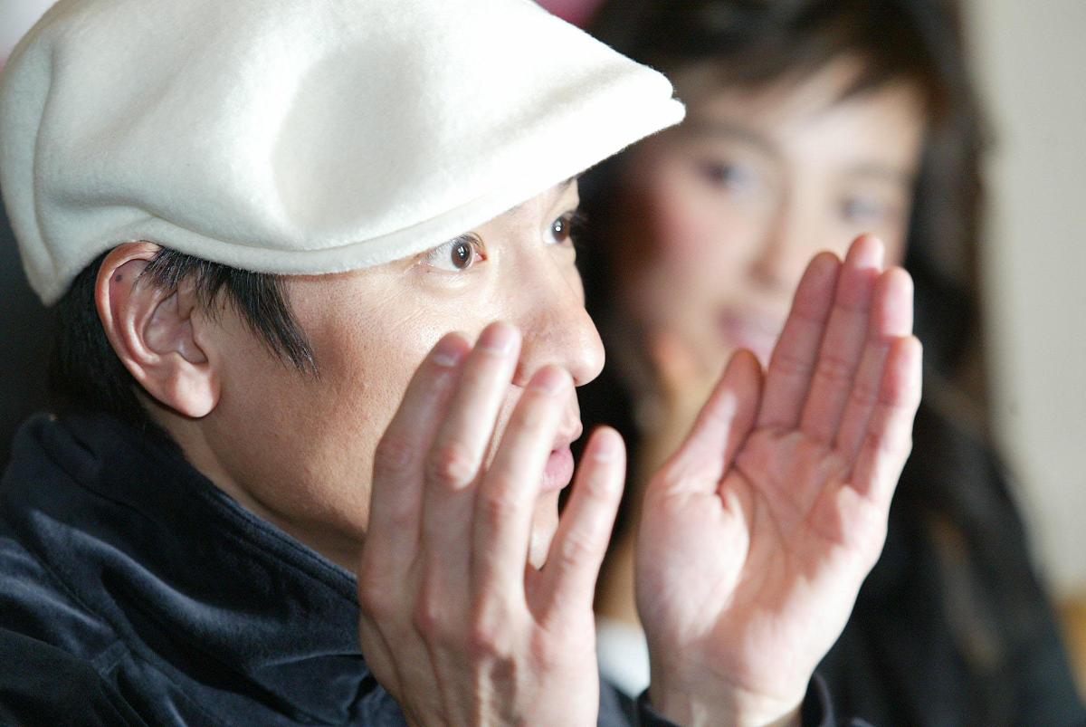 三只猫三天吃三只老鼠九只猫九天吃几只老鼠由于三只猫三天吃三只老鼠因此每只猫每天吃一只老鼠。所以九只猫九天吃的老鼠数量是9 x 9 = 81只老鼠。不应该是27只吗？