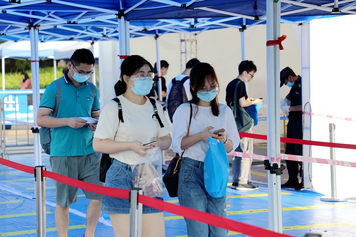 大学生体测急救亭防护措施：保障安全，守护健康