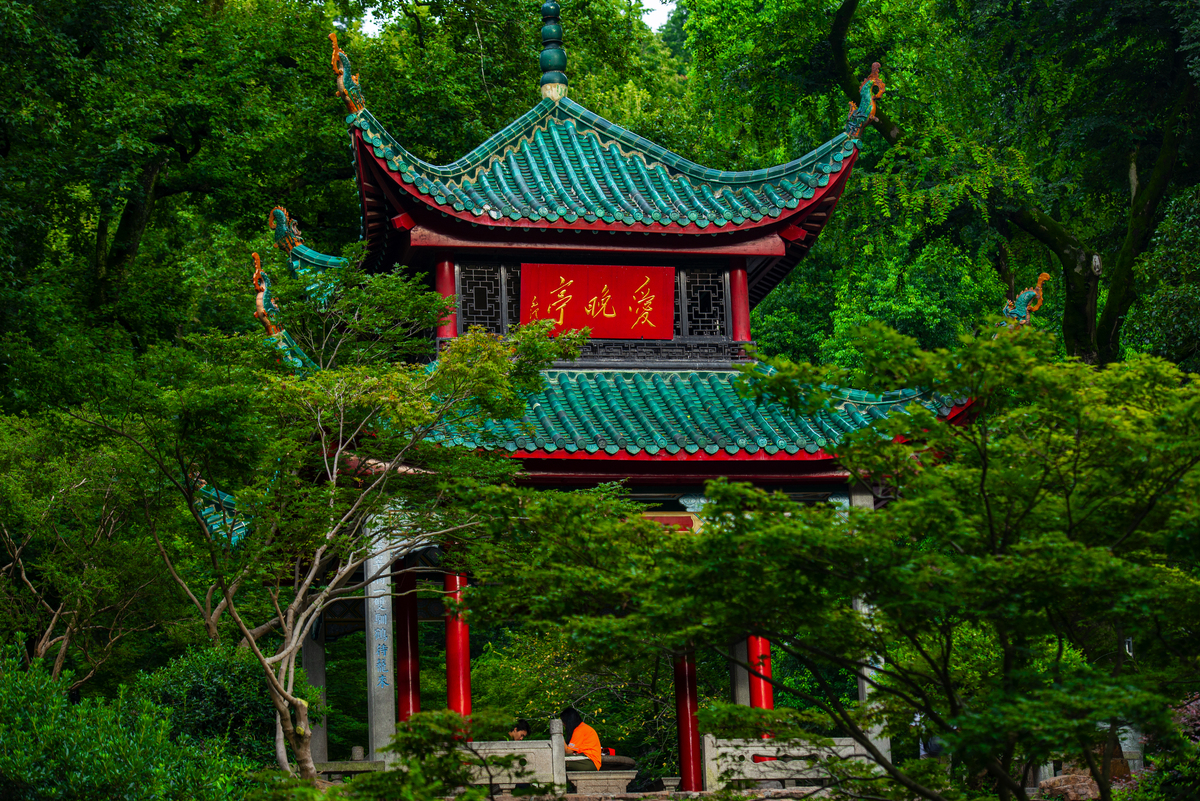 湖南必游景点：岳麓山、岳麓书院、爱晚亭、岳阳楼一日游