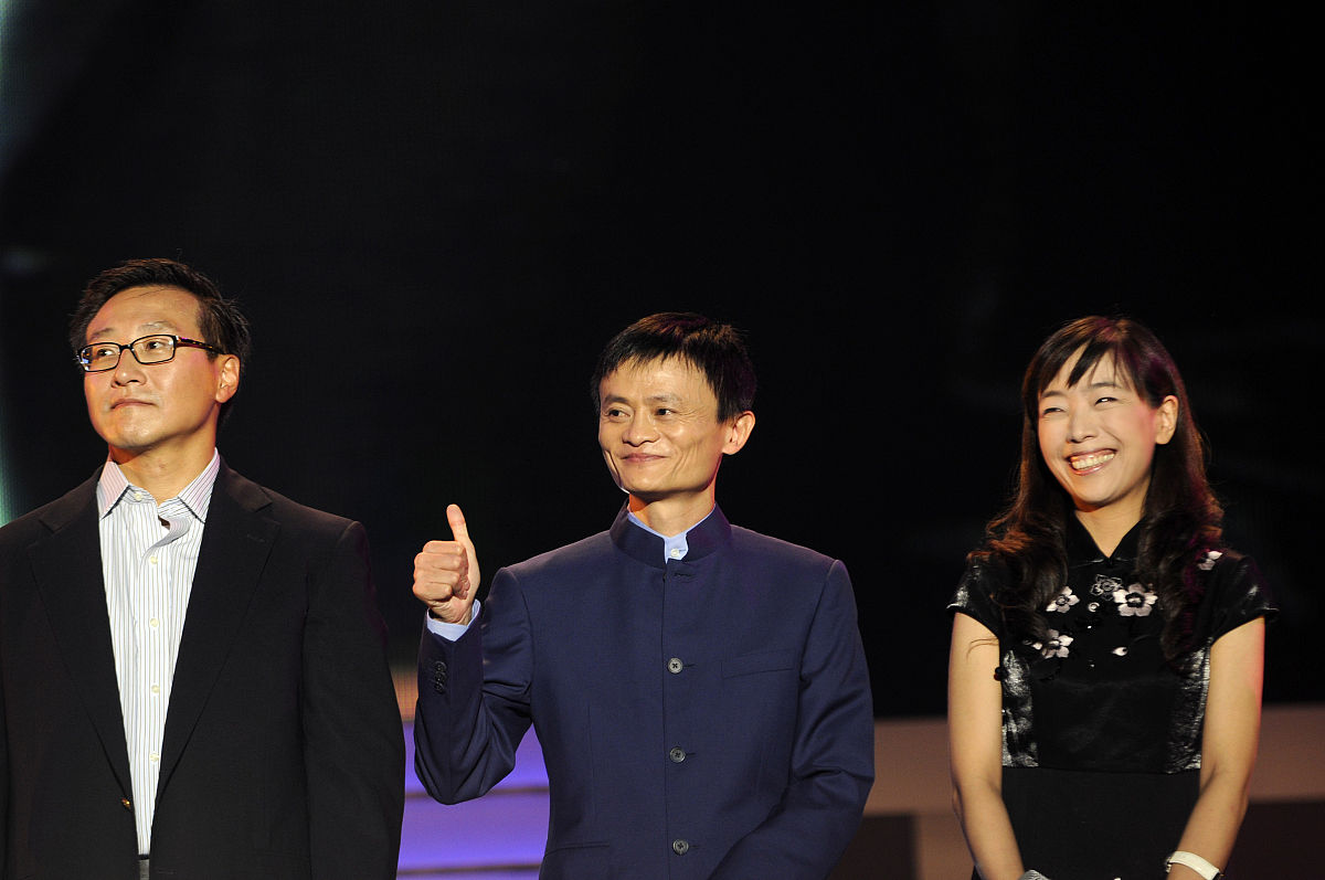 c2009年9月10日,在杭州黄龙体育中心,近3万人参与了阿里巴巴十周年的