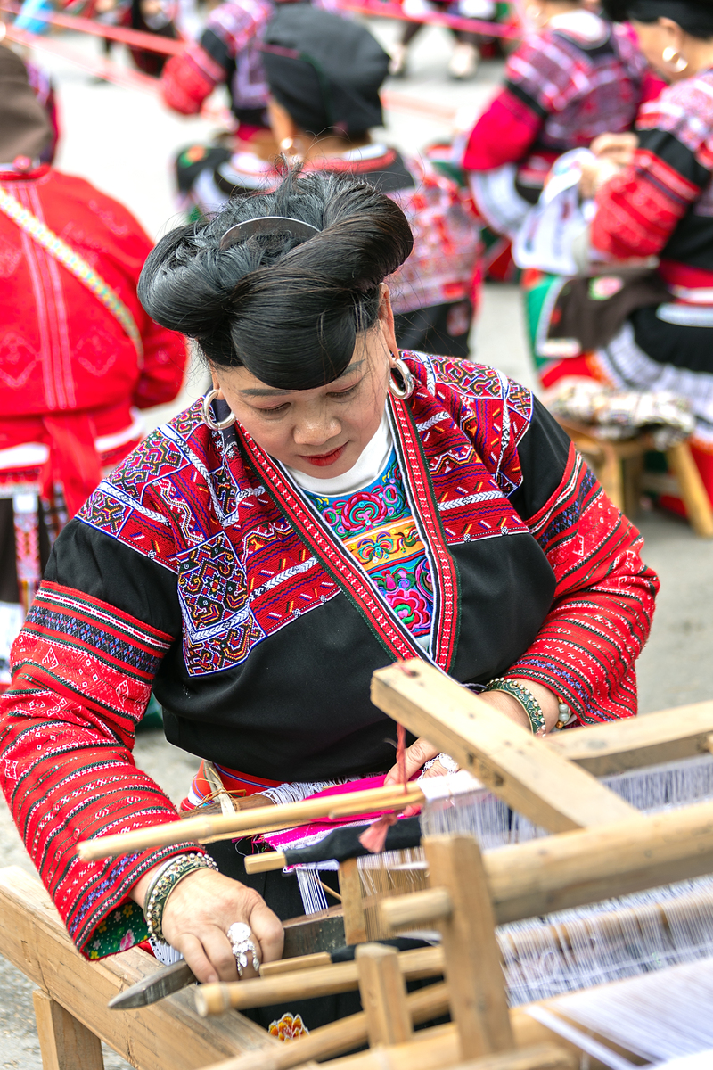 2024年4月11日,广西桂林,黄洛瑶寨红瑶山歌节.