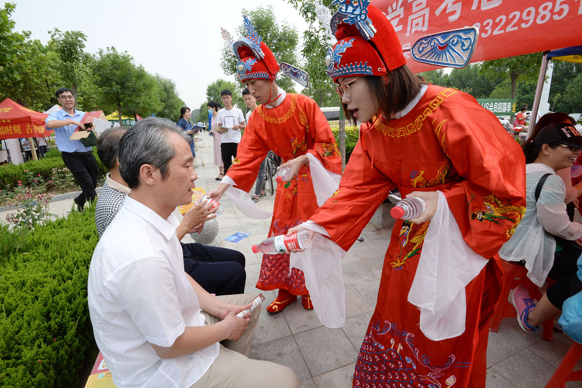 亲孙子参加爷爷婚礼？传统与现代的思考