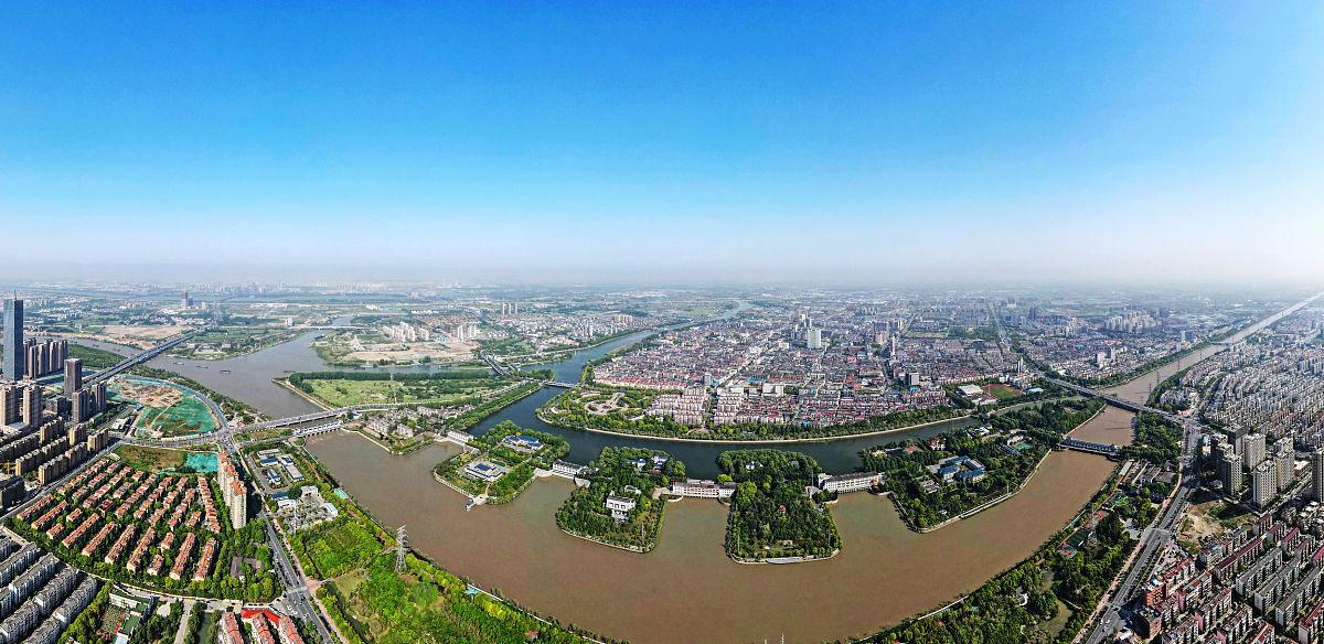 2021年4月29日,江苏扬州,江都水利枢纽风景区绿意盎然,风景宜人.