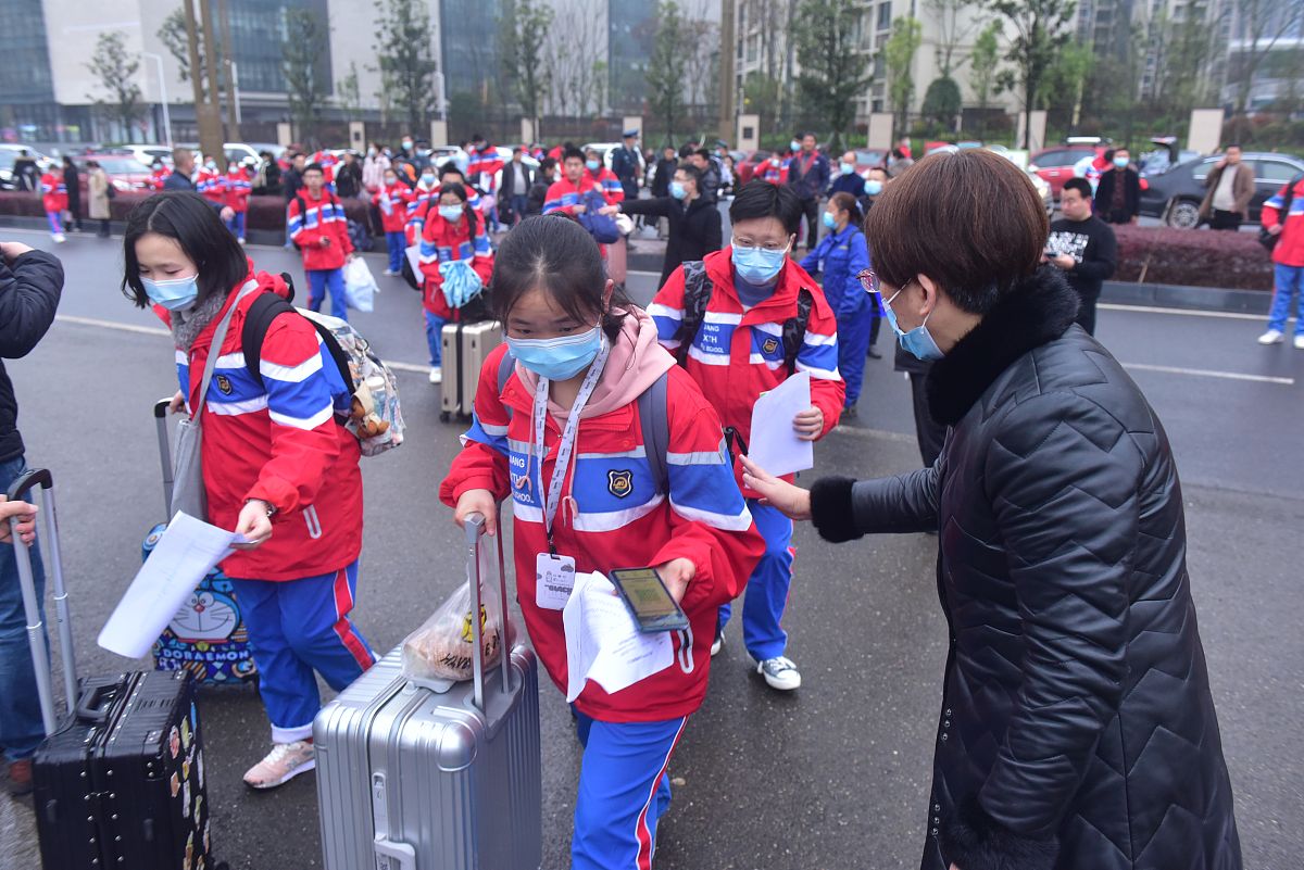 浙大老教师拾荒助学出院，决定再战教育公益！