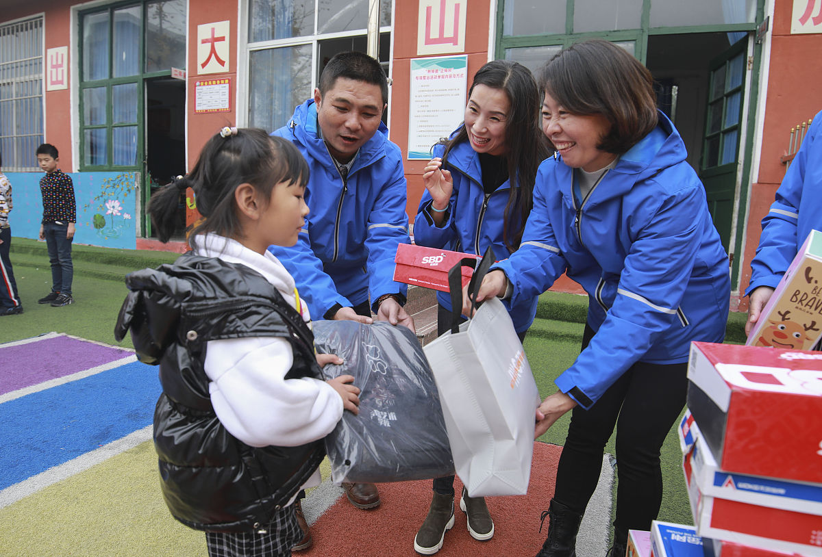 请为捐赠安全校服想15个标题